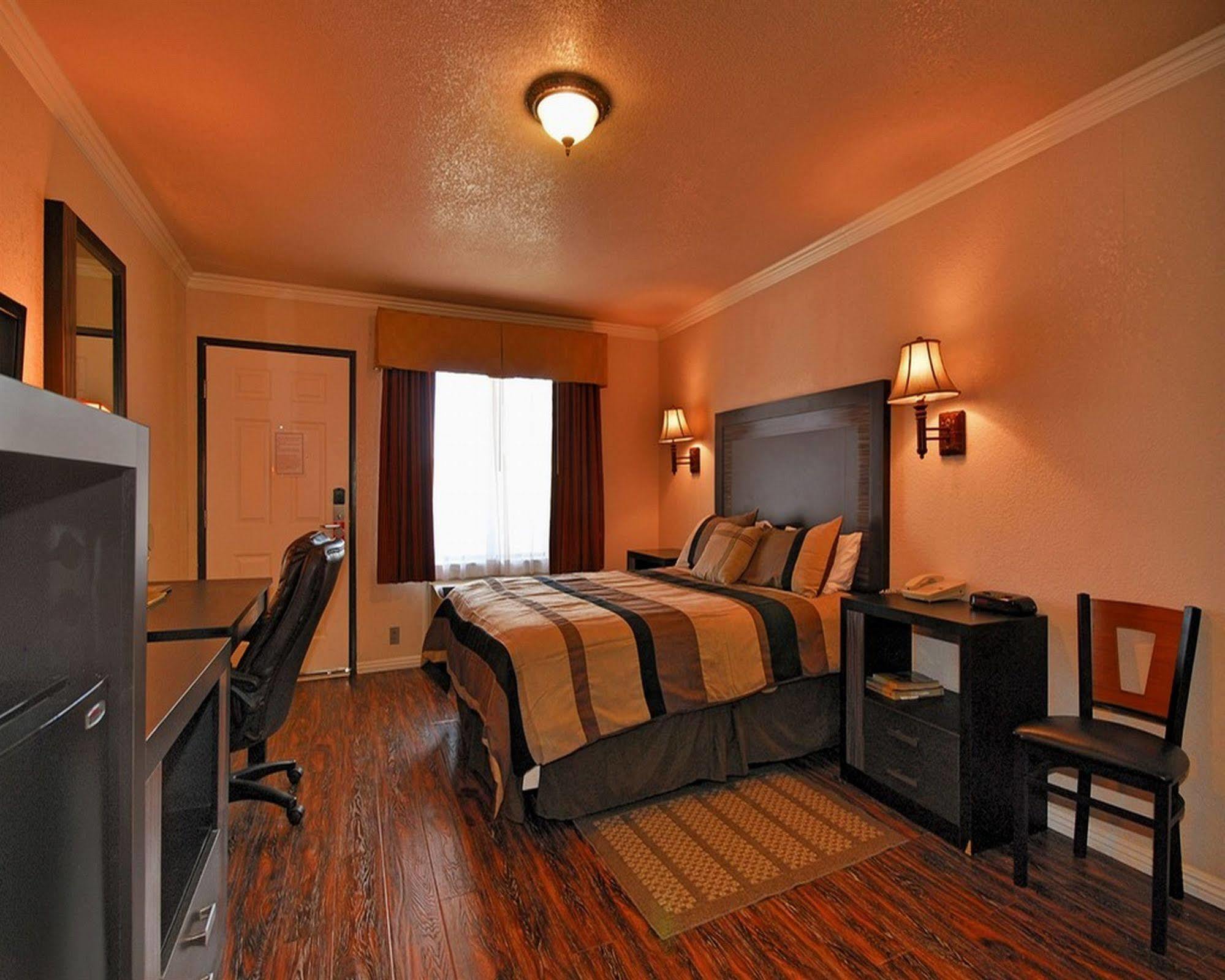 Santa Clarita Motel - Near Six Flags Magic Mountain - Valencia Екстериор снимка